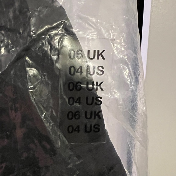 BRAND NEW BURBERRY LADIES BOMBER JACKET SIZE 4 US - Picture 3 of 11